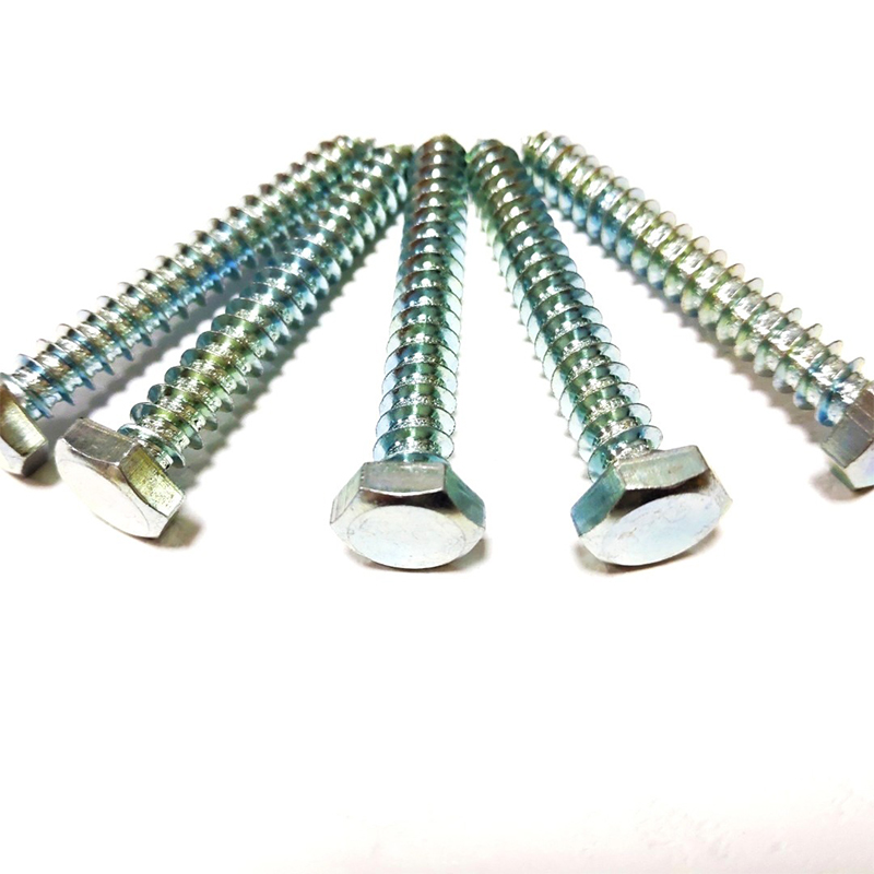 Self tapping wood screw